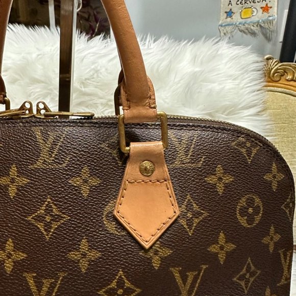 Louis Vuitton Monogram Alma Handbag - Picture 4 of 11